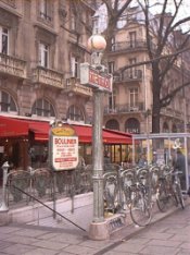 a métro stop