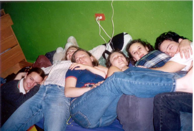 Heather, Julia, Jenny, Laurel, Alyssa, and Galen on my bed